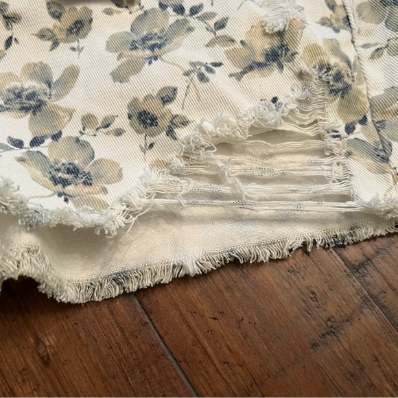 Kancan brand woman’s high rise shorts. Brand new. Size M. - Picture 3 of 6